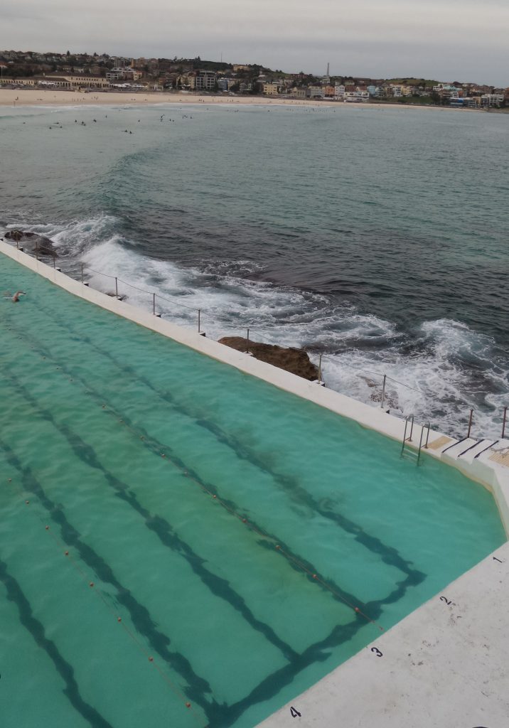 Das berühmte Strandbad am Bondi Beach in Sydney