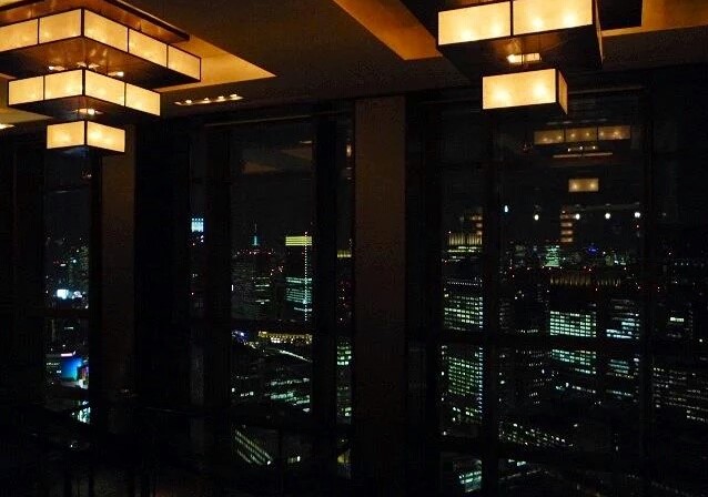 Blick über Tokyo in der Bar des Luxushotel Mandarin Oriental